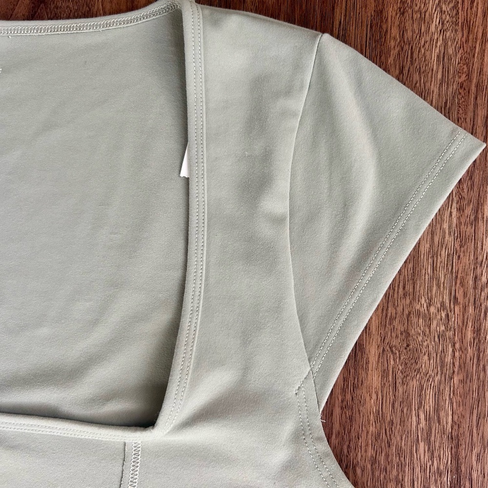 NWT ABERCROMBIE & FITCH Soft Seamless Square Neck Cap Sleeve Tee Minimalist Sz L - Picture 5 of 10
